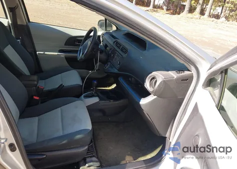 2013 Toyota Prius C Three из США, поврежденный, VIN JTDKDTB37D1531606